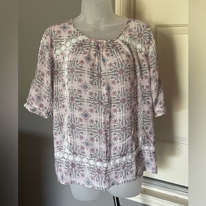 LOFT EUC Pink & Grey Floral Crochet Lace Accent Tissue Weight Boho Top Size M